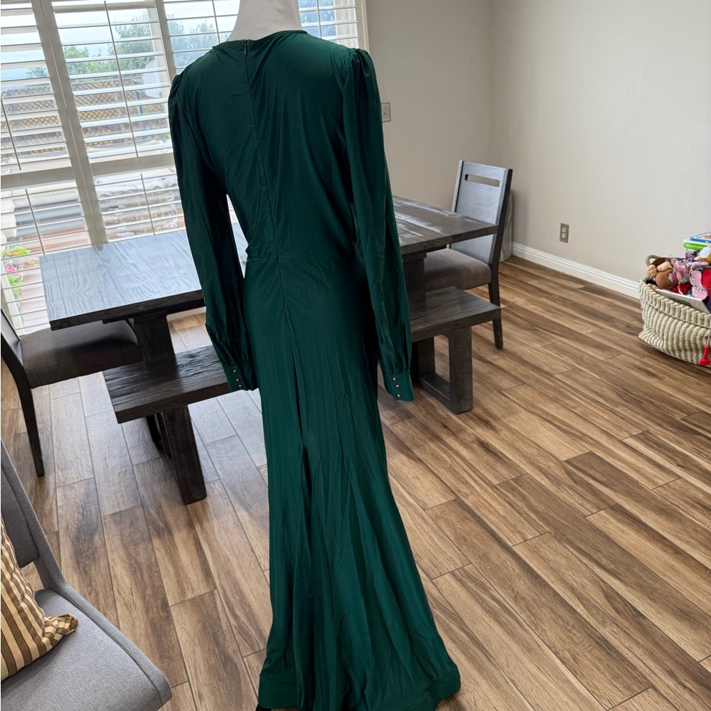 Elegant Green Evening Gown - Picture 4 of 8